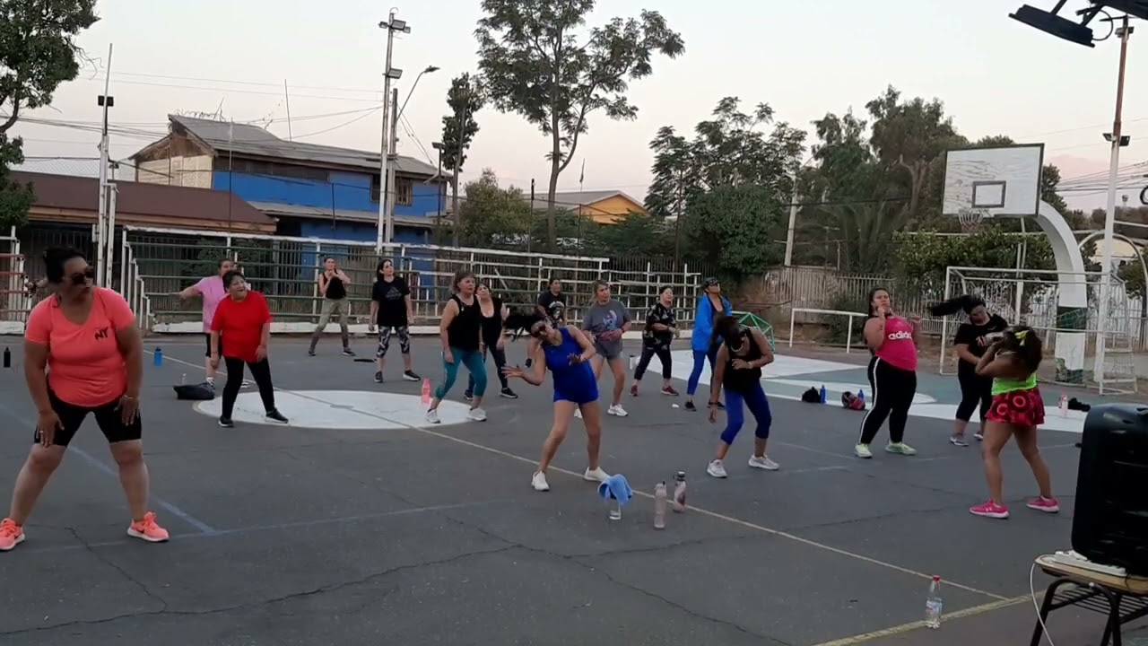 Zumba 20 Martes 20 de enero 2026 profesora Angela Sierra  Cancha los 120 lo Espejo 