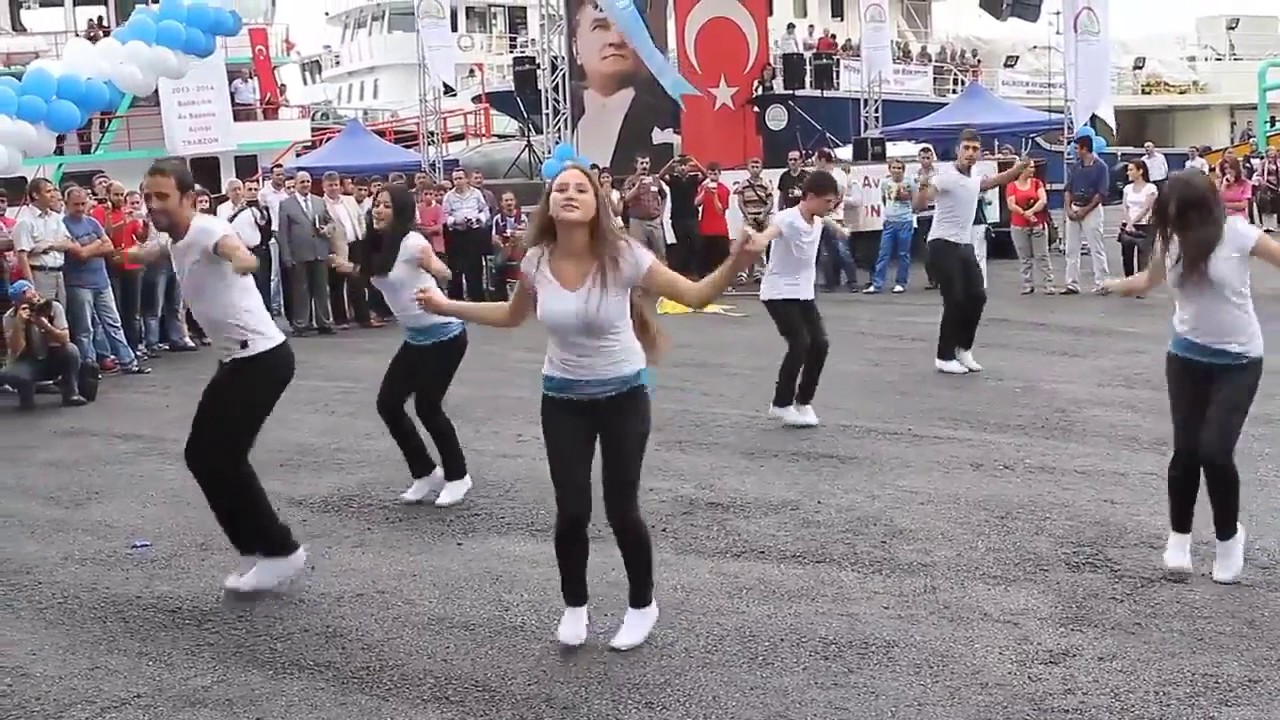 Beautiful Turkish Girls Dance in festival 2017