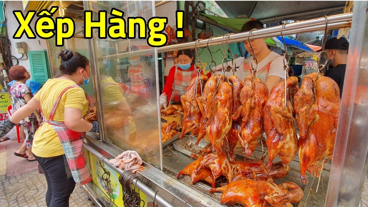 Cận Cảnh Xếp Hàng 