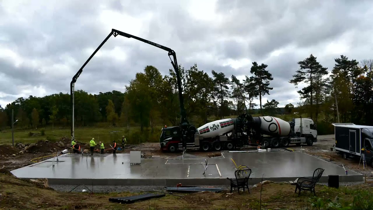 Husgrund och resning av prefab hus i Äspered utanför Borås