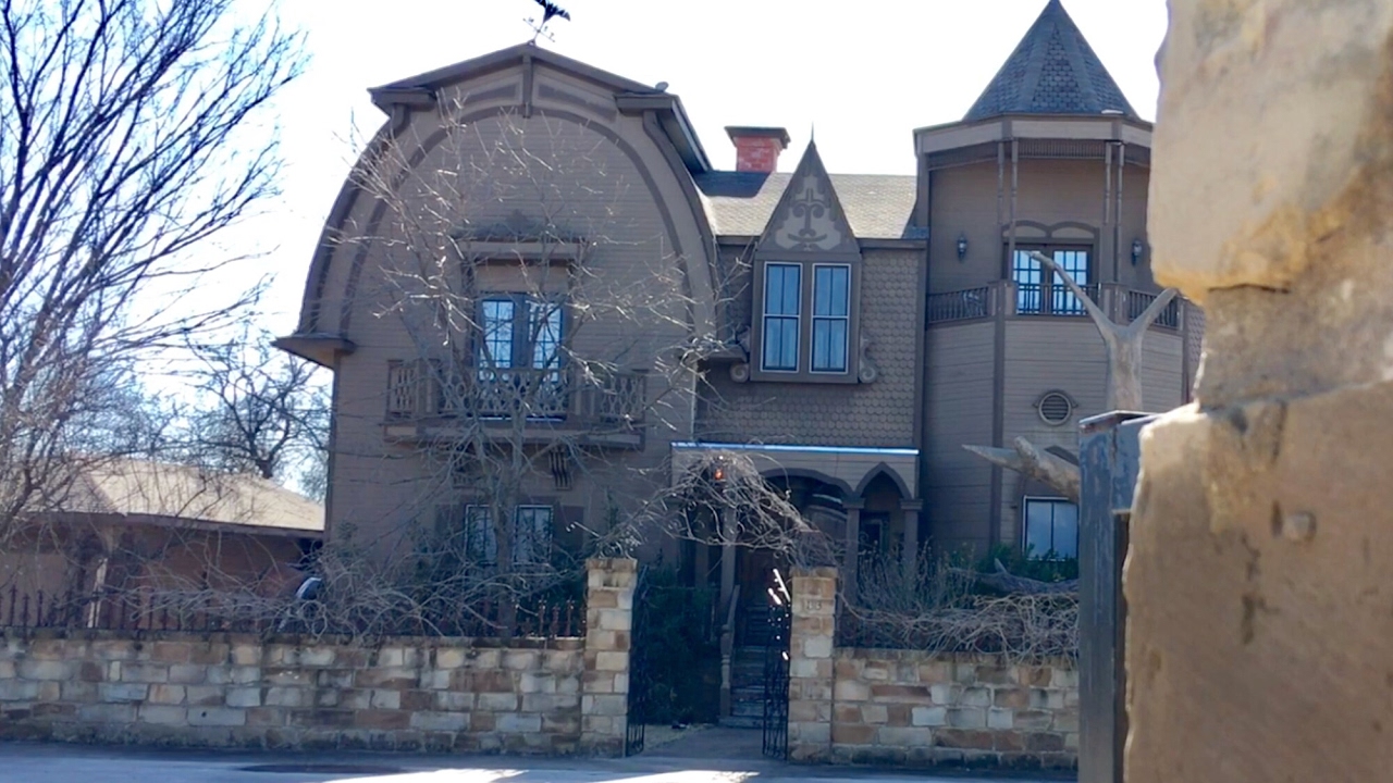 TDW 1691 - The Real Life Munster Mansion !