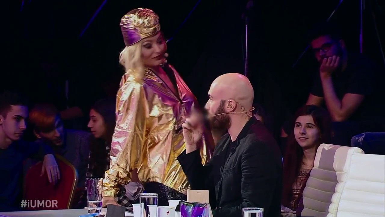 Cheloo este scos din sărite de Delia Matache si Mihai Bendeac