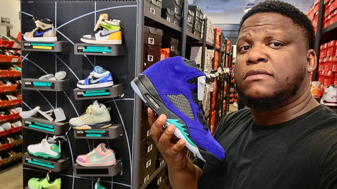 JORDANS AT THE NIKE OUTLET!!!