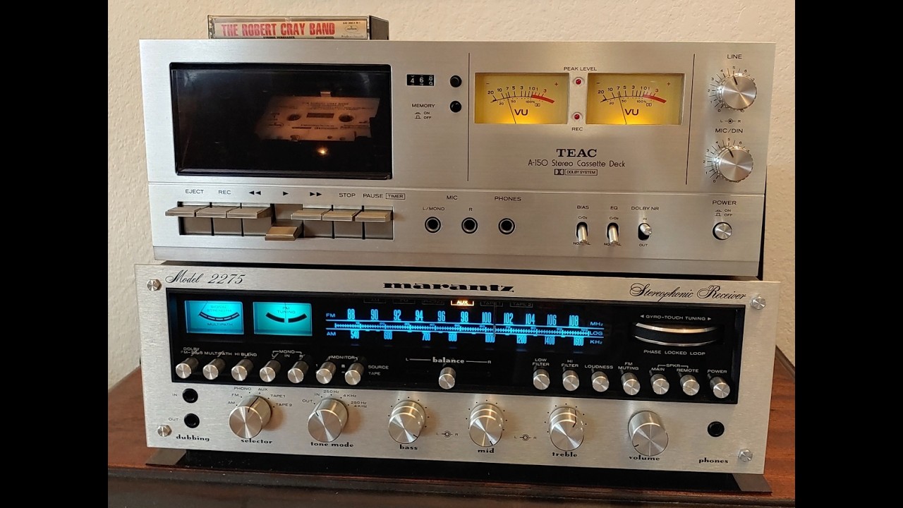 Винтажная стереокассетная дека TEAC A-150 70-х годов. Старая модель с серебристым корпусом, выпол...