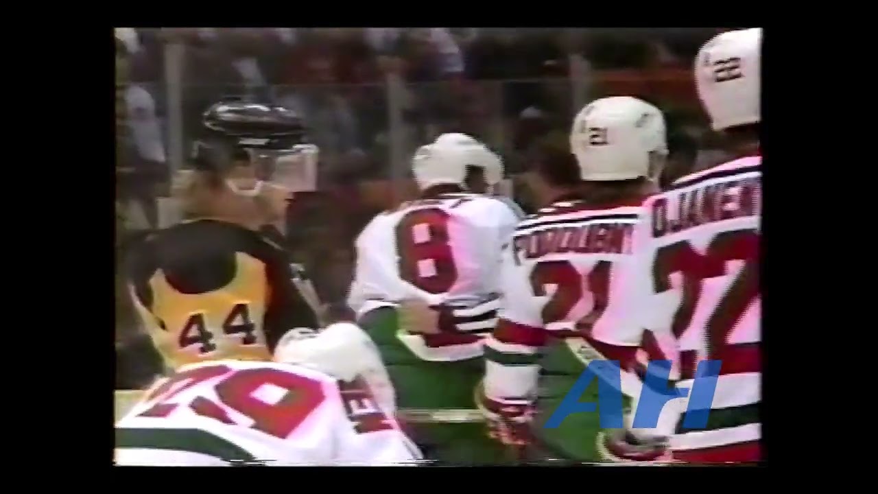 NHL Oct. 7, 1989 David Maley,NJ v Jim Kyte,PIT (R) New Jersey Devils Pittsburgh Penguins