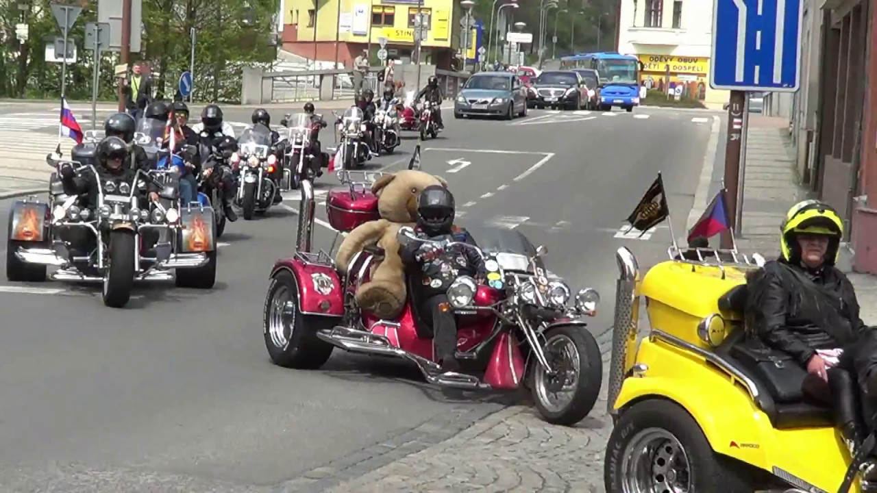 TŘÍKOLKY ( Vsetín náměstí 6 května 2017 )