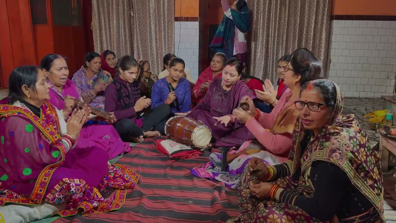 बहुत ही सुंदर भजन गाया इस बेटी ने। यूपी वाला ठुमका लगाओ कि शेरों वाली नाच के दिखाओ