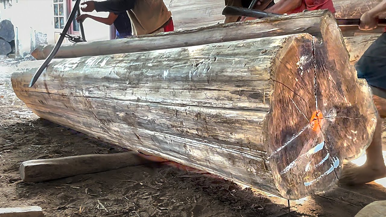 Usianya Sudah Puluhan Tahun | Serat Cantik Kayu Jati Jawa Timur