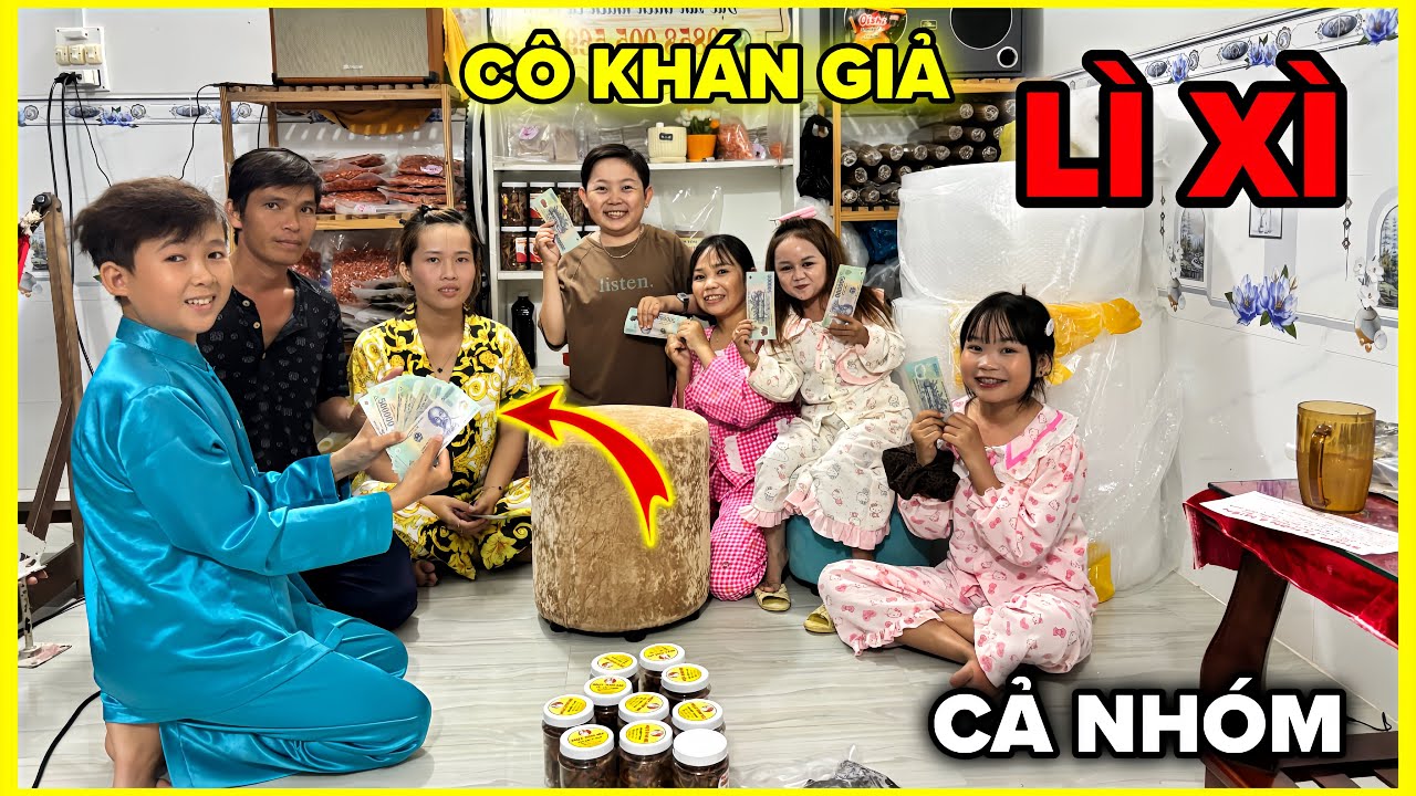 Cả Nhóm Vỡ Òa Khi Được Cô Khán Giả Lì Xì Tiền Tết | Bất Ngờ Lớn Cho Đầu Bếp Tí Hon Và Bé Hạt Tiêu