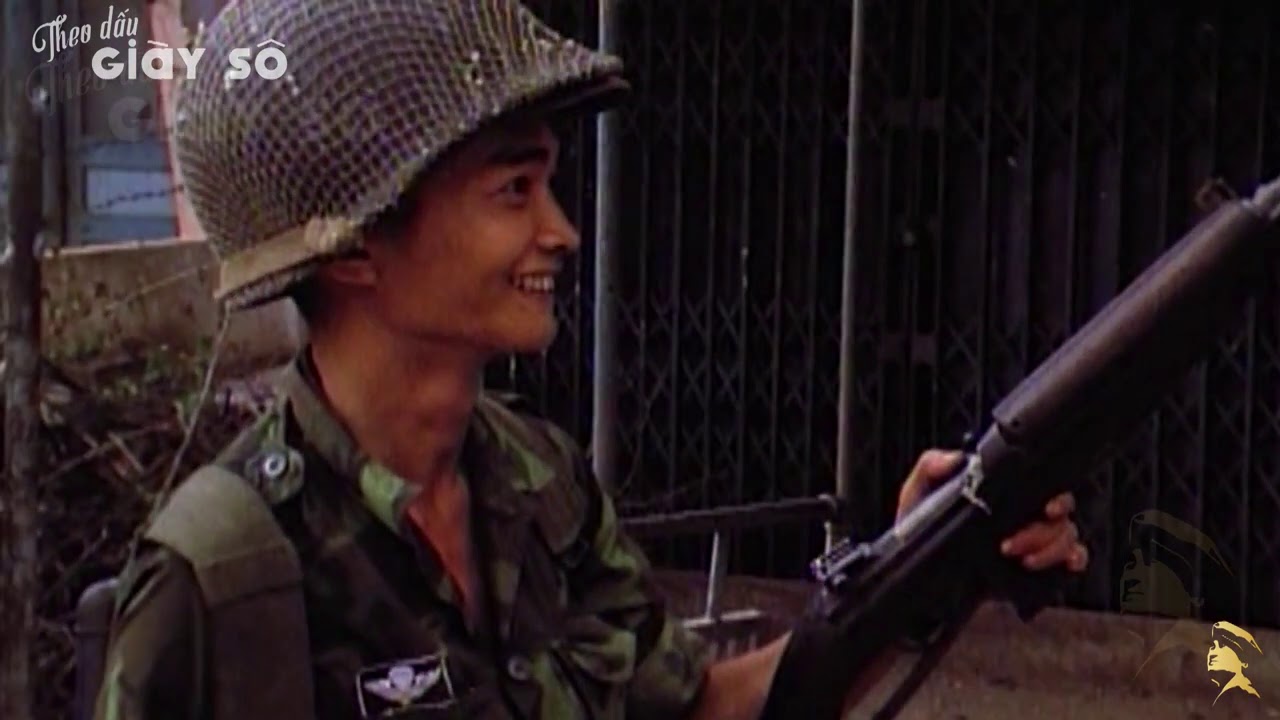 SƯ ĐOÀN NHẢY DÙ HÀNH KHÚC