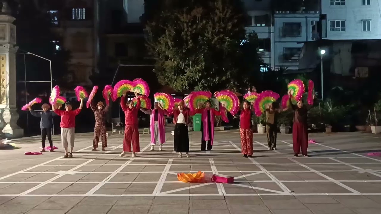 Đội múa tổ 21 mai dịch cầu giấy Cũ Hà Nội Tinh thần chuẩn bị cho Hội Chùa Thánh Chúa 2026