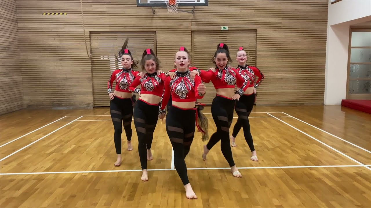 DISCO DANCE SMALL GROUP - FOCUSED