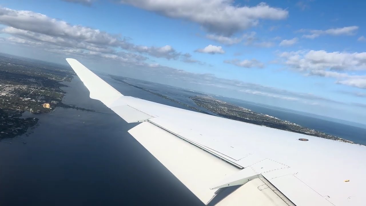 American Eagle Bombardier CRJ-900 takeoff from Melbourne, Florida | MLB-CLT