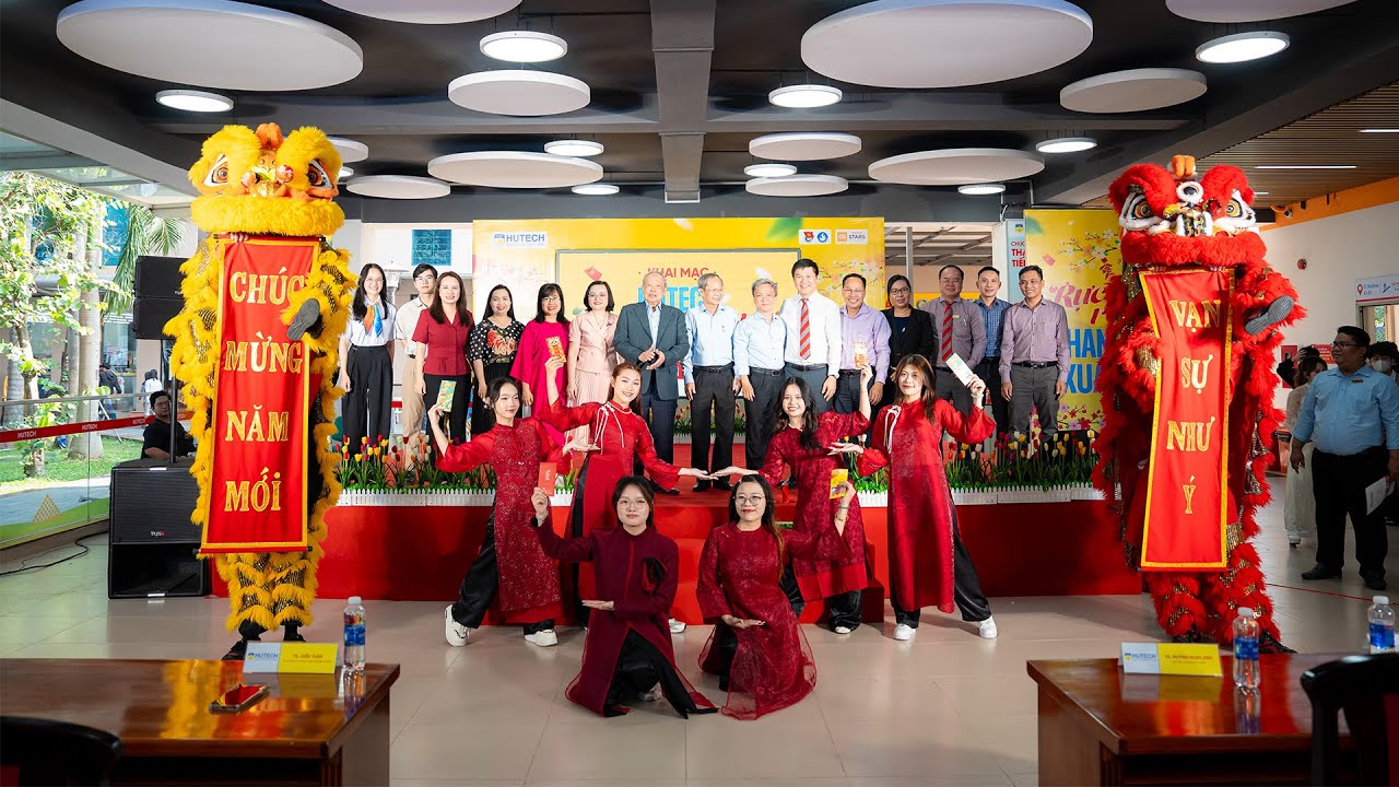Gen Z mở hội ngày xuân, đủ mâm đủ quả như Tết xưa