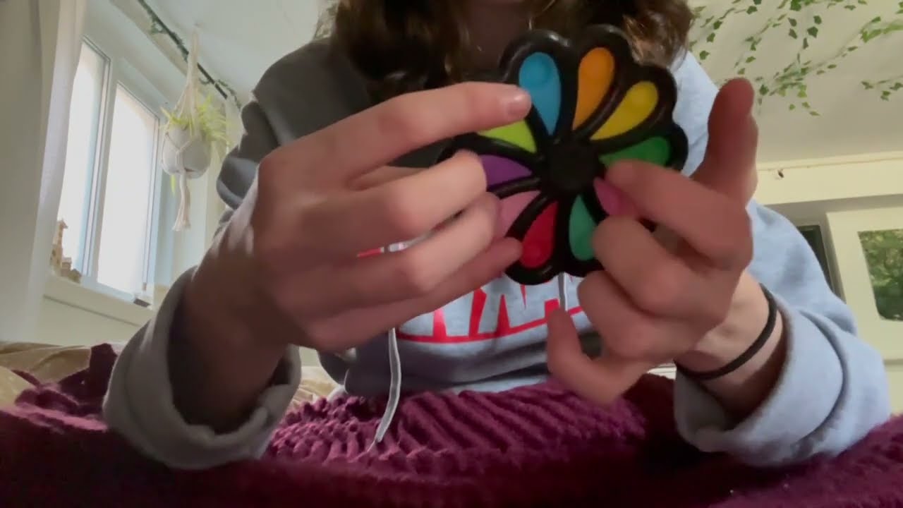 fast fidget toy ASMR no talking