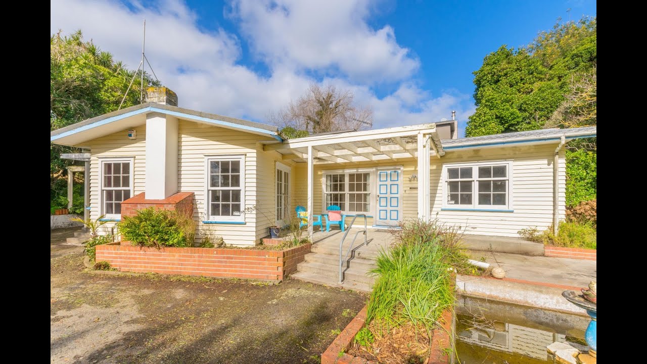 SOLD | 27 Renown Road, RAUMATI SOUTH