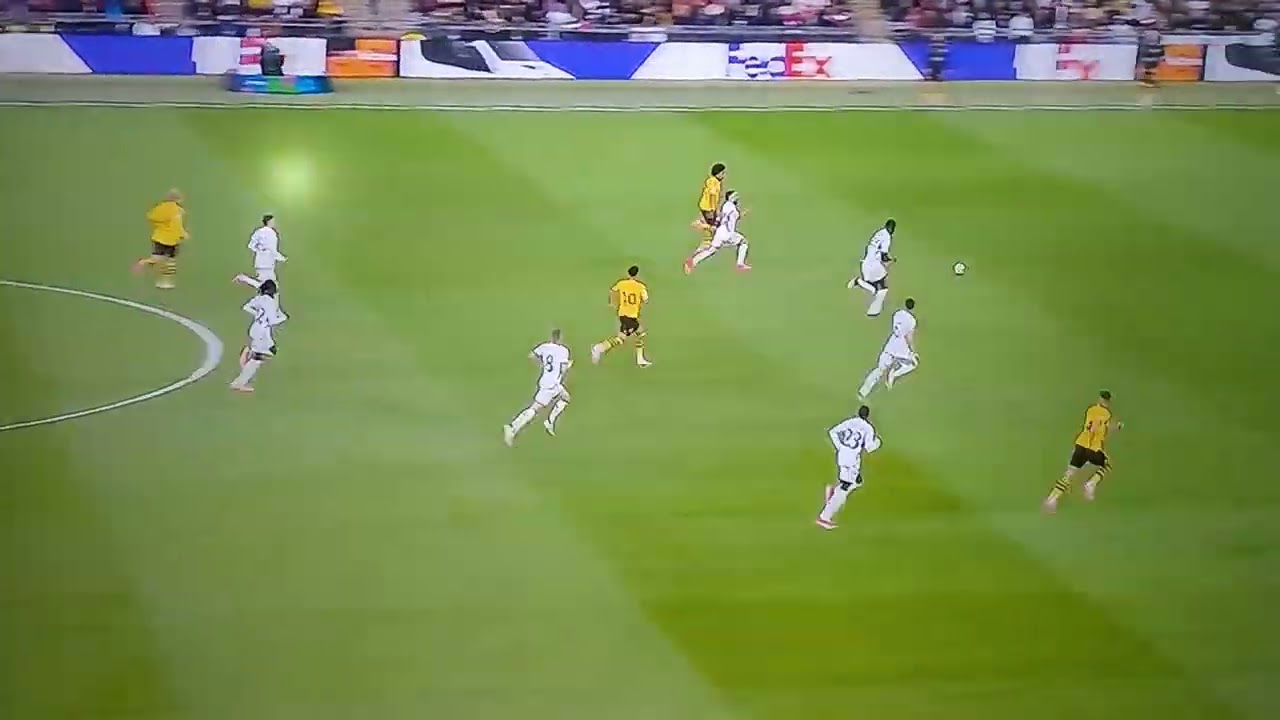 Karim Adeyemi breaks Adama Traore 36m split time record (3.57s) with 3.53s clocking vs Real Madrid