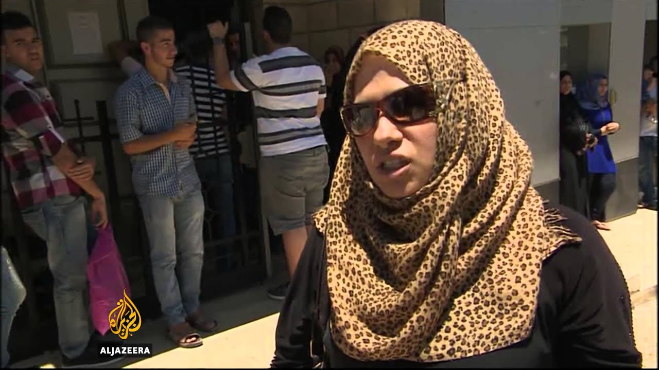 Tens of thousands of Palestinians pray at Al-Aqsa for Ramadan