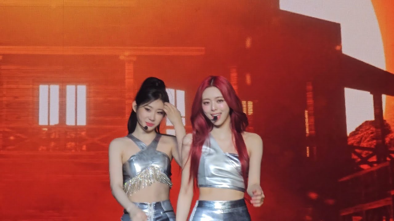 [4K] ITZY - Not Shy + Cake + Sneakers @ Born To Be World Tour Berlin Velodrom
