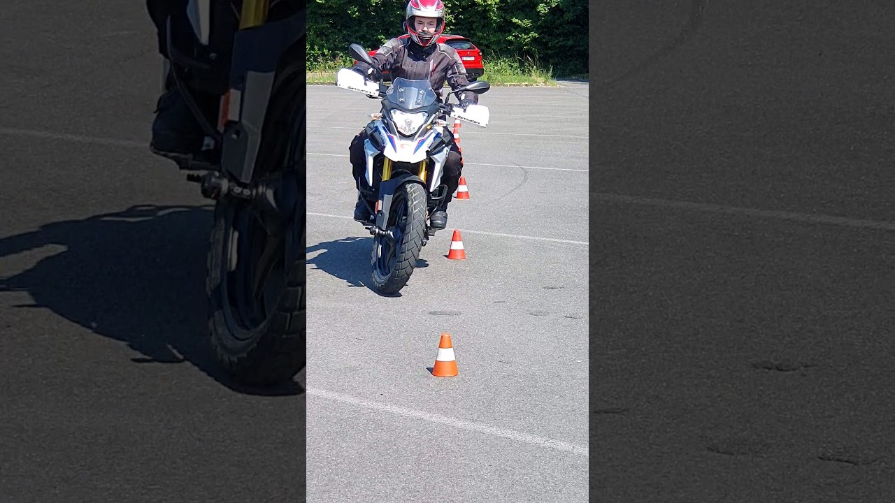 Noch etwas langsamer und Hinterradbremse benutzen Slalom Schrittgeschwindigkeit Motorrad Fahrschule