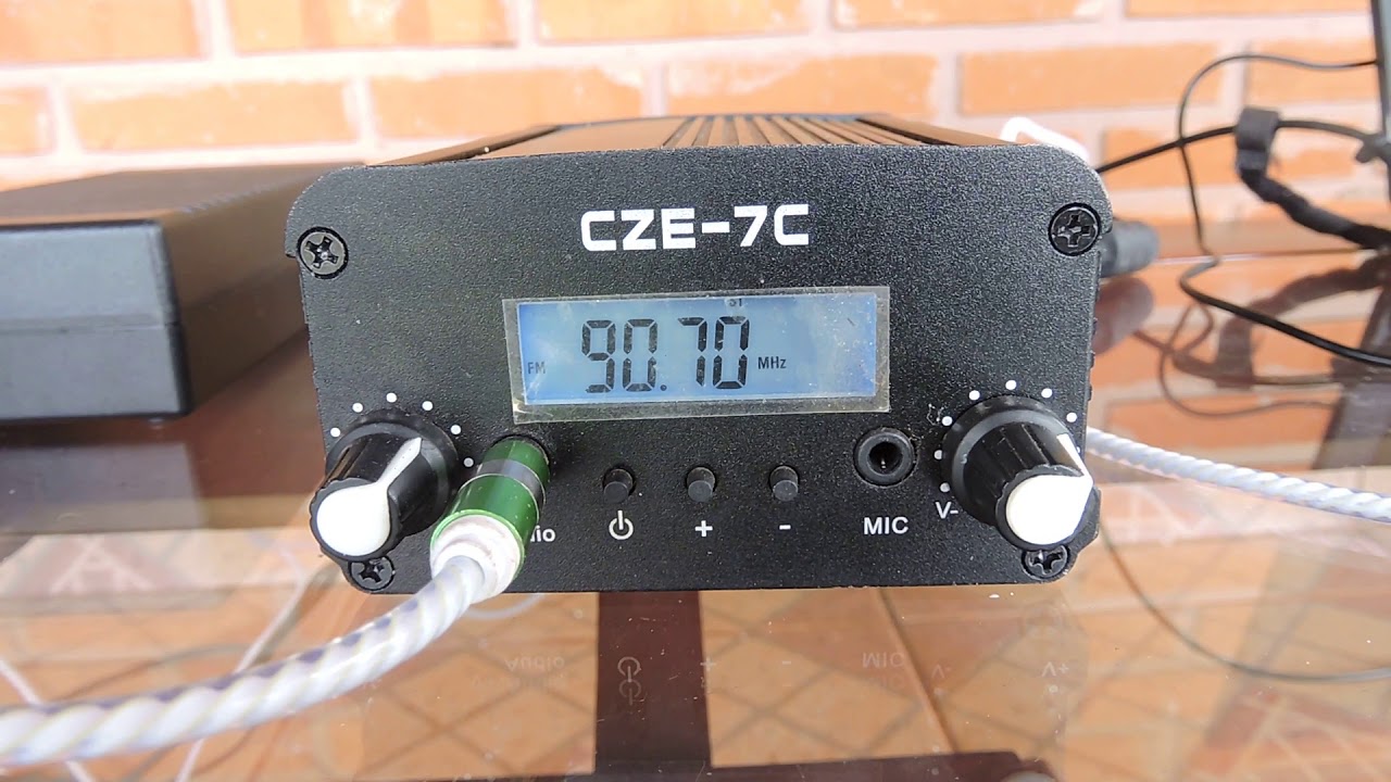 Antena de transmissor FM em Arvore  - FM Transmitter Antenna in Tree