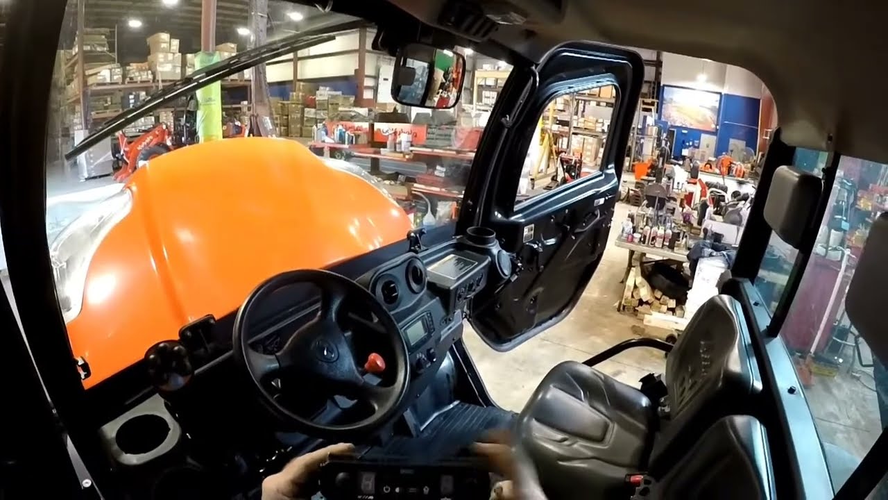 Kubota RTV 1100 дизель / работает над V-образным отвалом