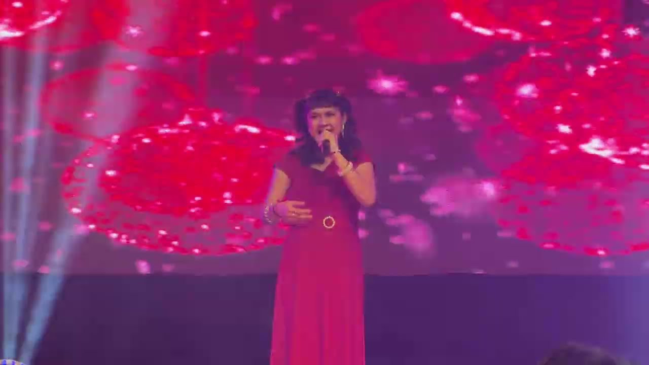 Nancy s  Solo live performance in Delhi on song 