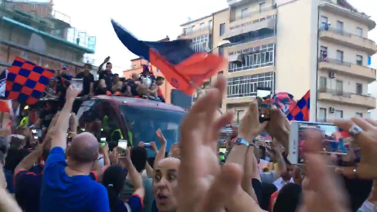 Il Cosenza in Serie B, la festa in città a piazza Bilotti (Fera).