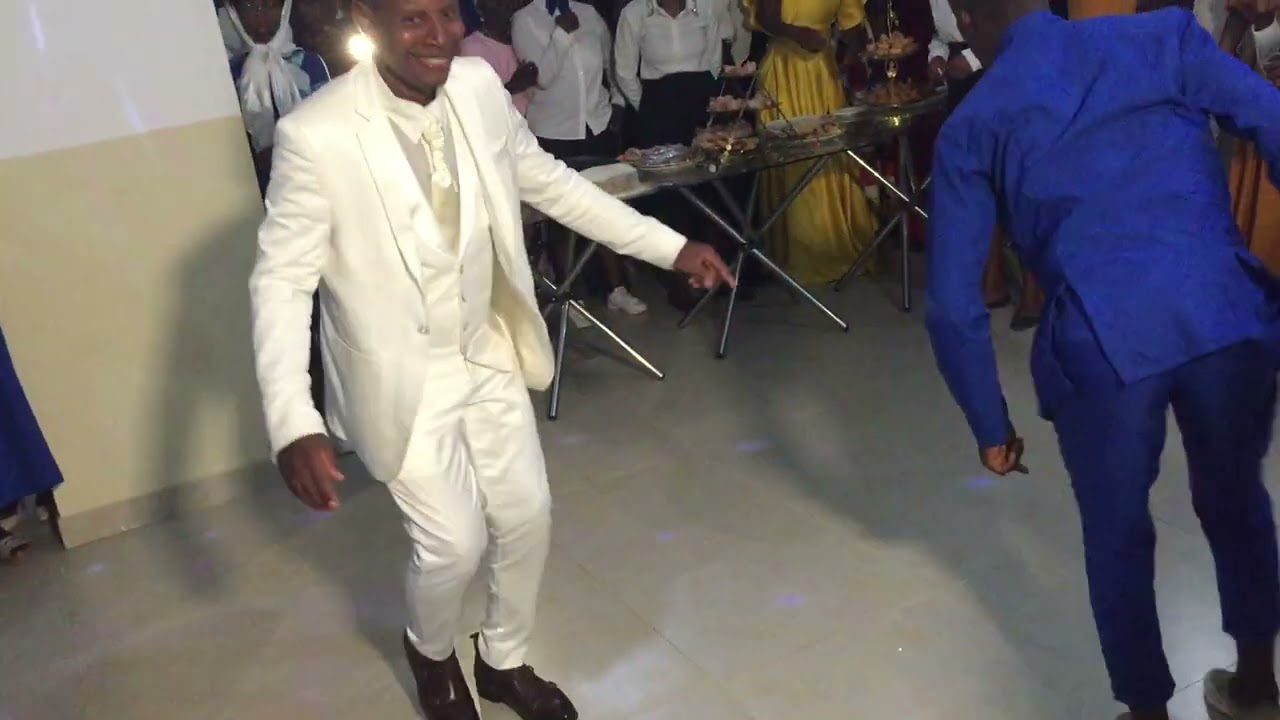 NKEMBO DOS DAMOS DE COMPANHIA NO CASAMENTO DO DOS SANTOS E ZITA..IMG_2042