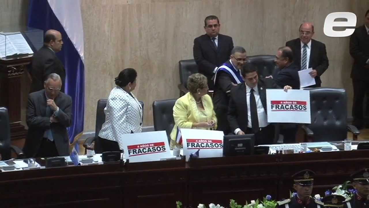 Presidente Funes entre críticas y aplausos por discurso