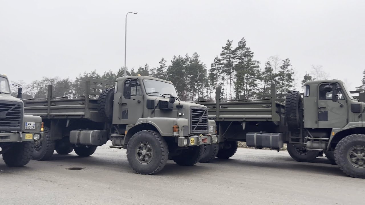«Монстри» для ЗСУ: від житомирських волонтерів на передову поїхали вантажівки