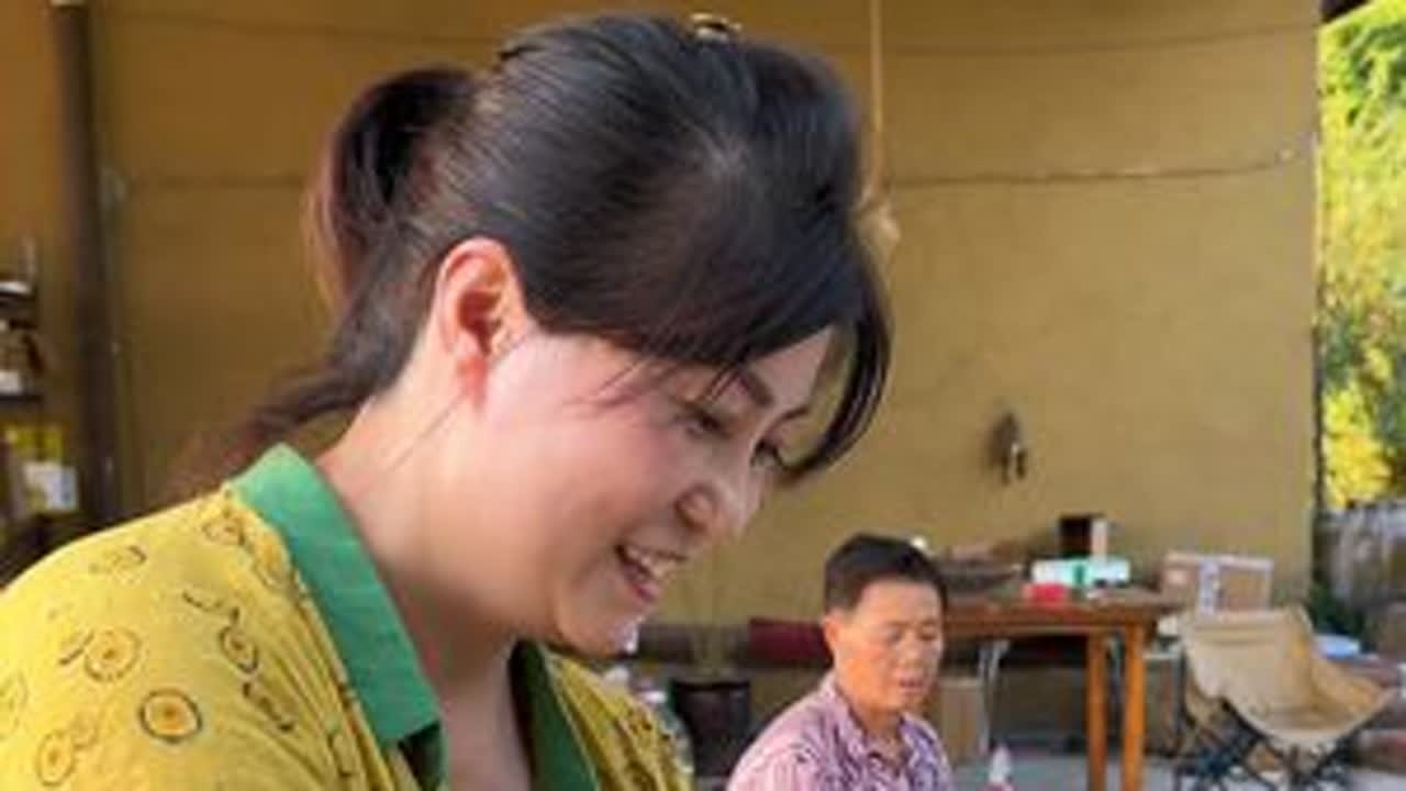蔡二孃说 年轻人 爱穿爱戴 老一辈的人喜欢猪油炒菜 你们家要吃猪油不 #我的乡村生活 #记录我的农村美食生活 #三农 #猪油