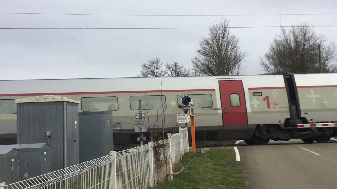 TGV POS Lyria avec livr&eacute;e record du monde de vitesse sur rail au PN &agrave; Saint Just (01)