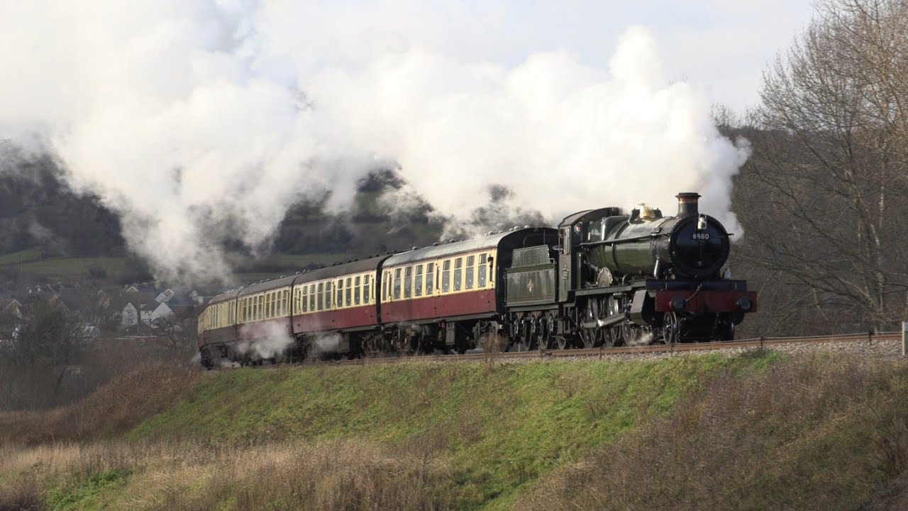 4079 Pendennis Castle and 6880 Betton Grange Star with the Mince Pie Specials at the GWSR 27/12/2025