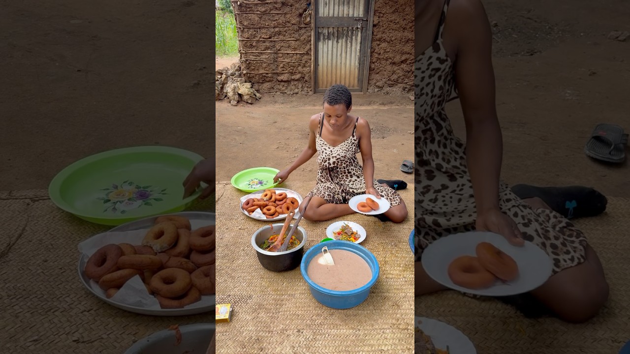 Serving with Love❤️ African Village Mum Feeds Her Construction Workers After a Hard Day 