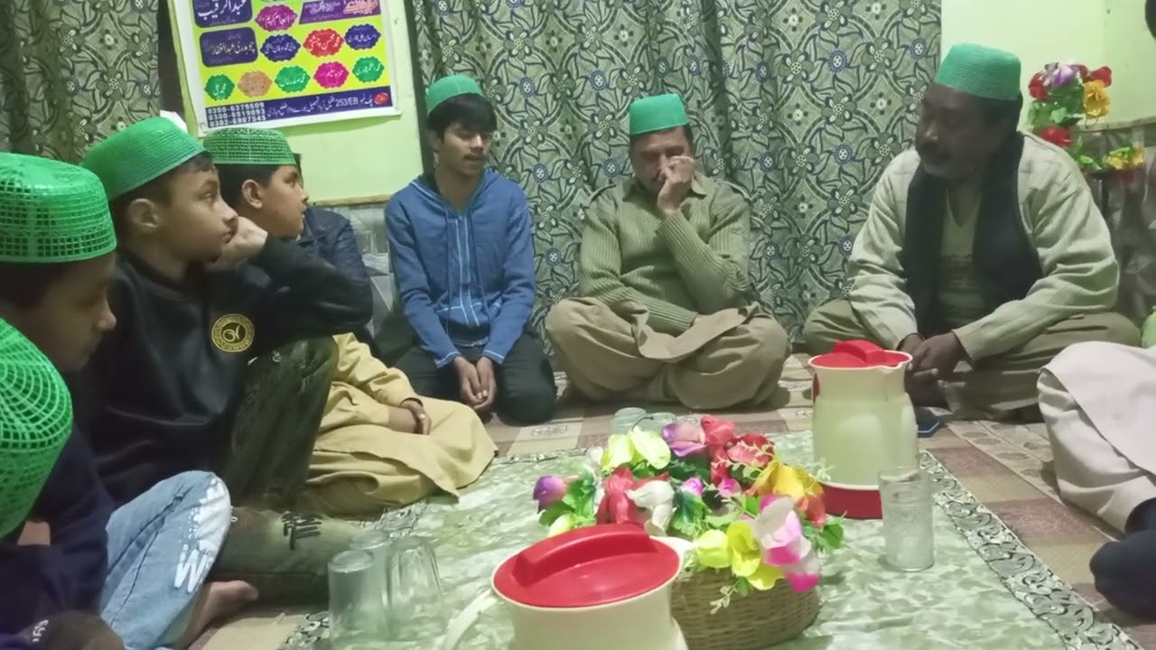 30 جنوری محفلِ گیارھویں شریف مجاہد بھائی ہدیہ نعت پیش کرتے ہوئے 