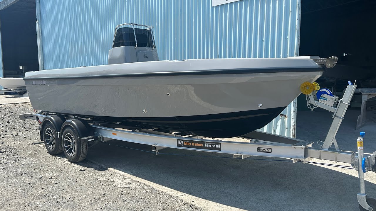 Bonito Boats 560Centre Console: Custom Grey & Black Hull Full WalkThrough