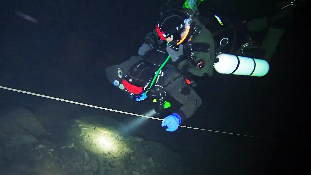 Naui mine diver 1 zero visibility out of gas exercise