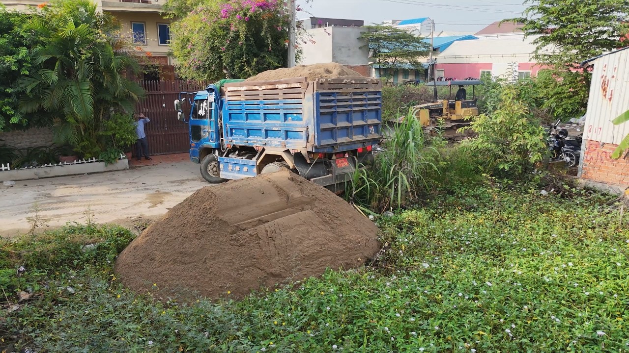 100% Skilled Operation Begins! KOMATSU Dozer And 6-Wheel Dump Trucks Filling Flooded Land