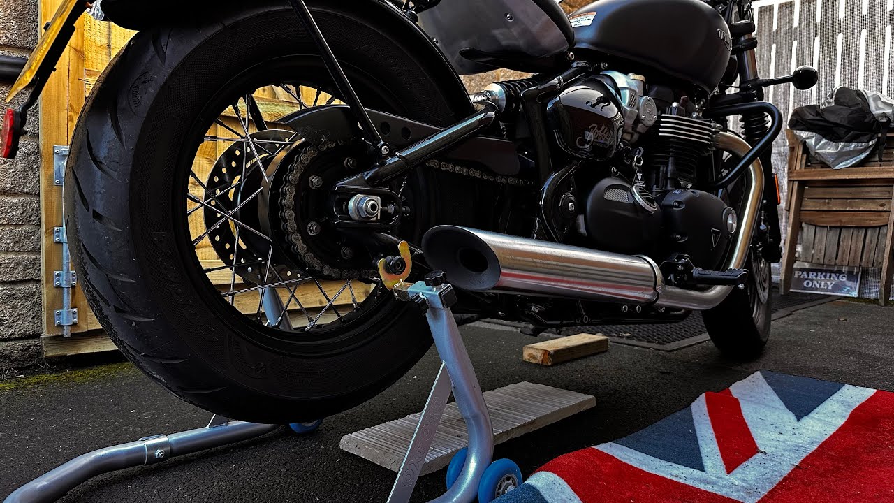 2022 Triumph Bobber Stock to Hitchcox Slip On Short Drag Pipes.