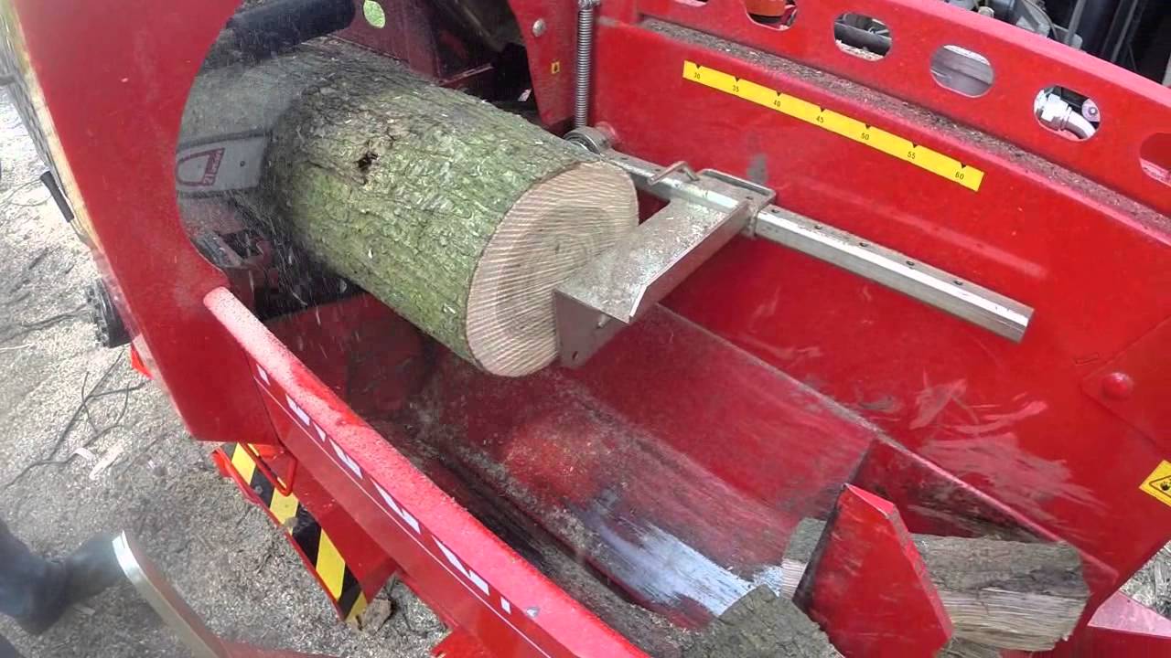 Hout kloven met Hakki Pilke 37 Expert zaag- en kloofmachine
