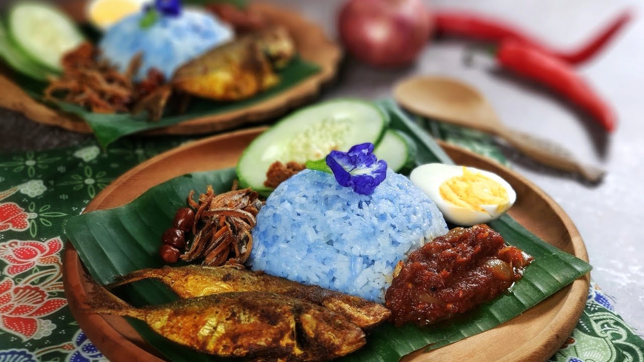 Blue Butterfly Pea Nasi Lemak cooked with Extra Virgin Coconut Oil 💙 藍花椰漿飯 [My Lovely Recipes]