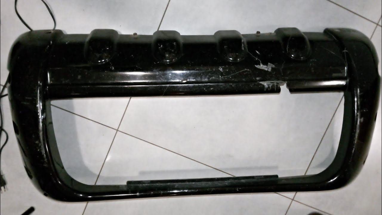 Repair a broken bumper of a Mp300 Nissan