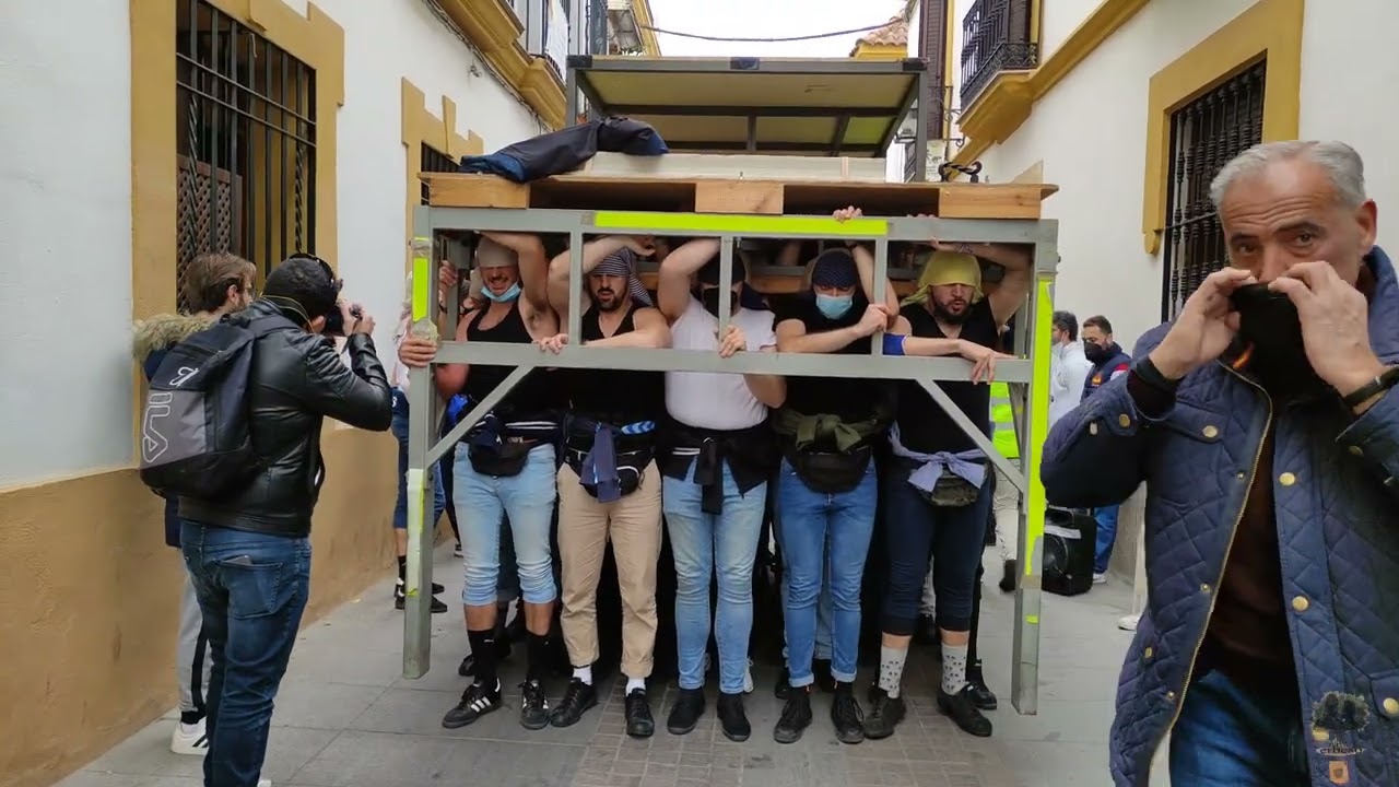 Ensayo de Costaleros del paso de misterio del Resucitado de Córdoba