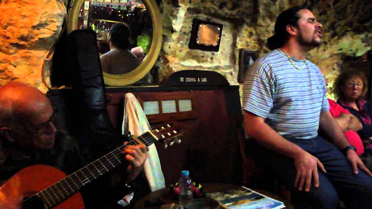 Es Cau. Plora guiterra