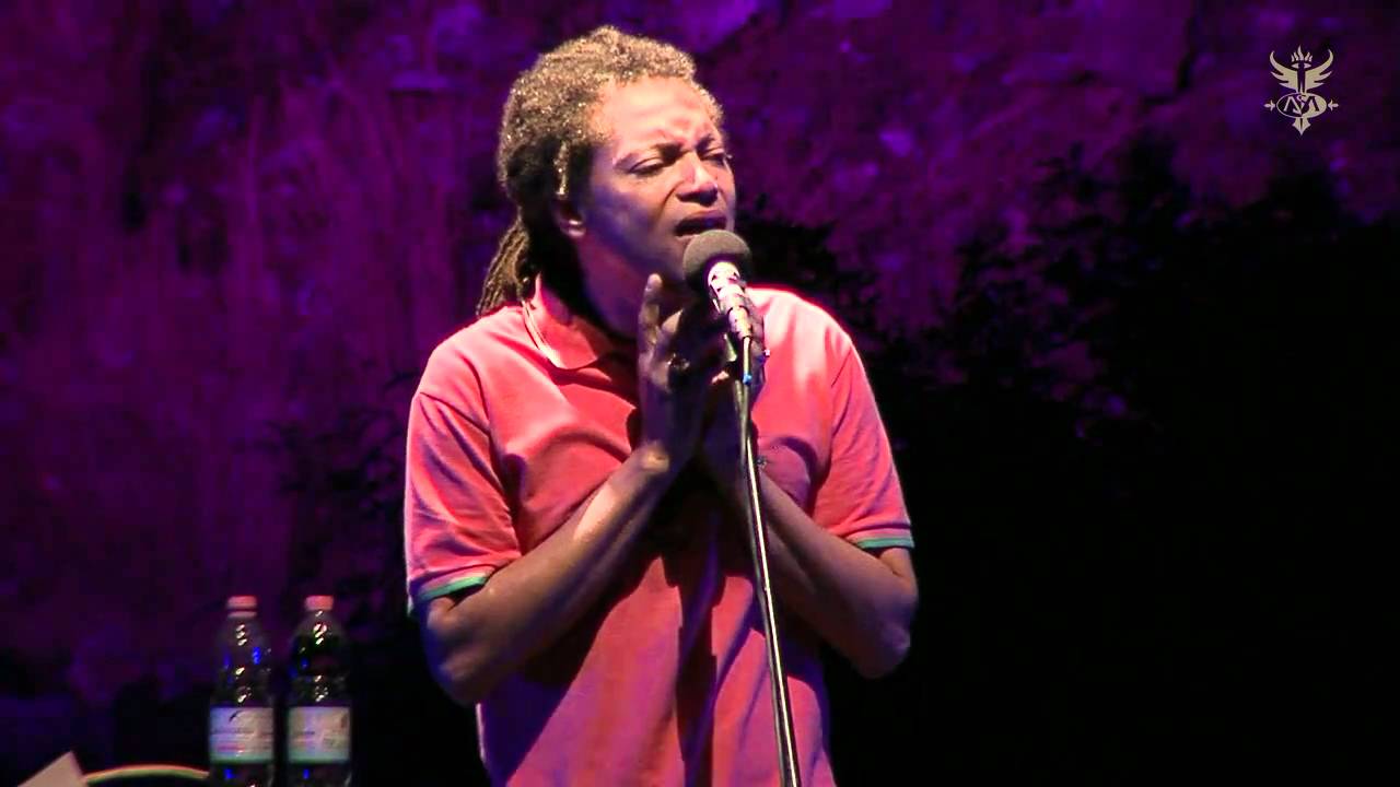 14 She's Sad - SANANDA MAITREYA & The Nudge Nudge