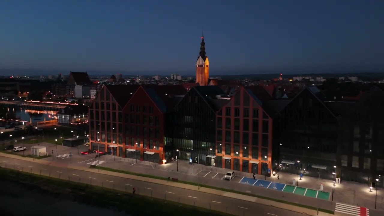 Elbląska star&oacute;wka nocą