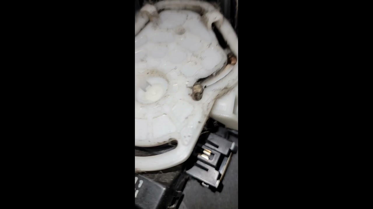 Расположение и принцип работы привода заслонки смесителя положения HVAC Toyota Camry 97-01