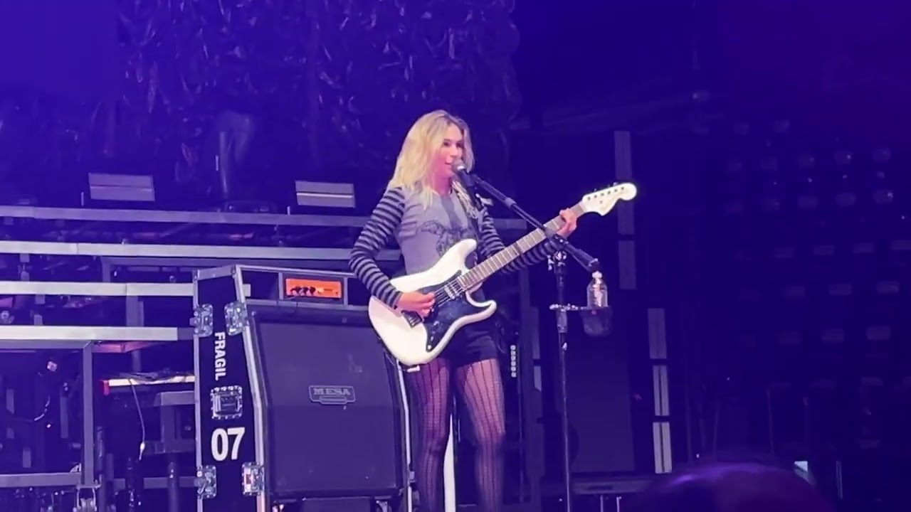 Automatic Sun-The Warning Front Row 4K Calgary, Canada 10/18/2024