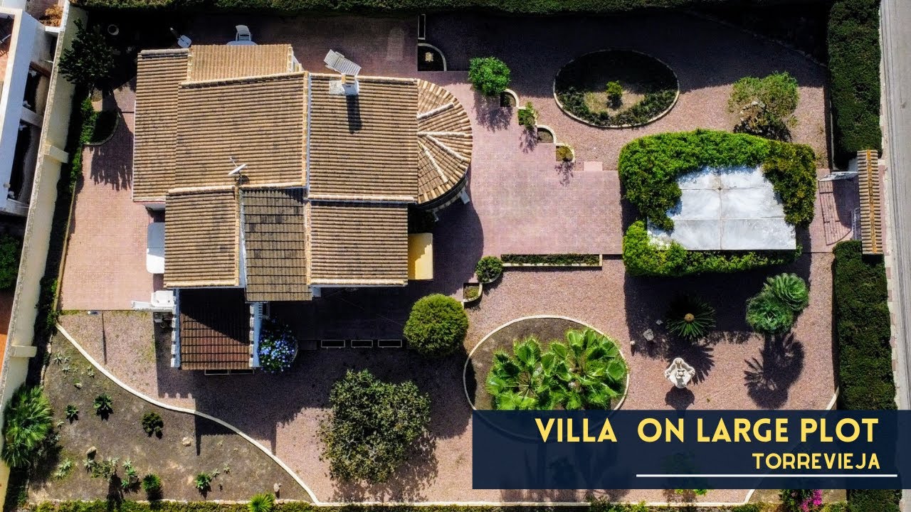VILLA ON LARGE PLOT IN TORREVIEJA | EL CHAPARRAL |